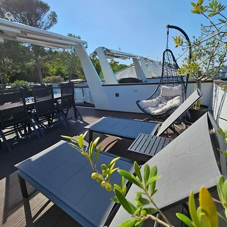 Floating Sea House - Vital Lux