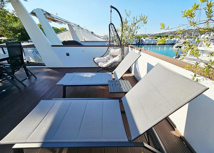 Floating Sea House - Vital Lux